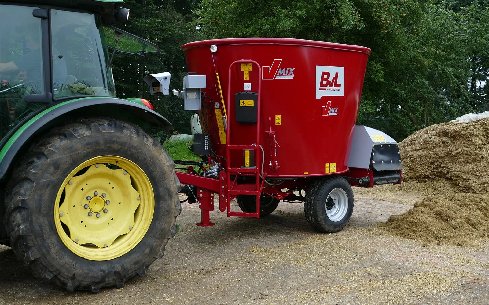 bvl vs Kuhn mixer wagons